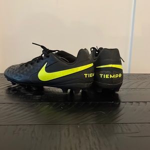 Big Kid Nike soccer cleats size 4